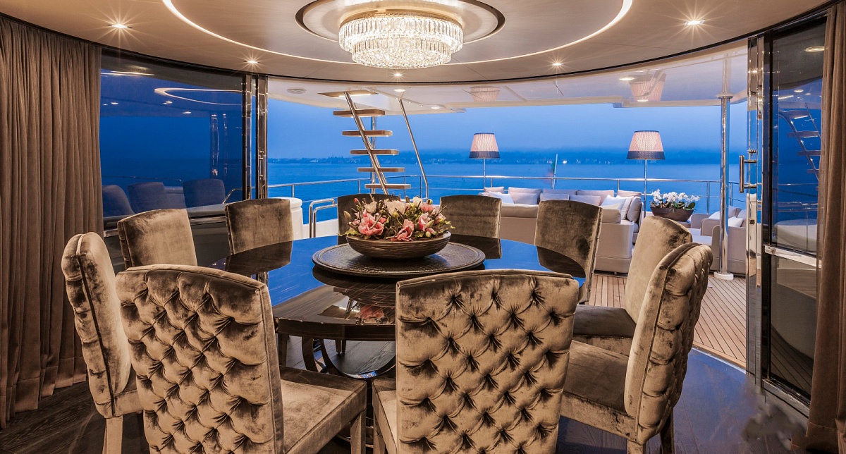Аренда мегаяхты Ferretti Yachts - YVONNE во Франции - обеденная зона